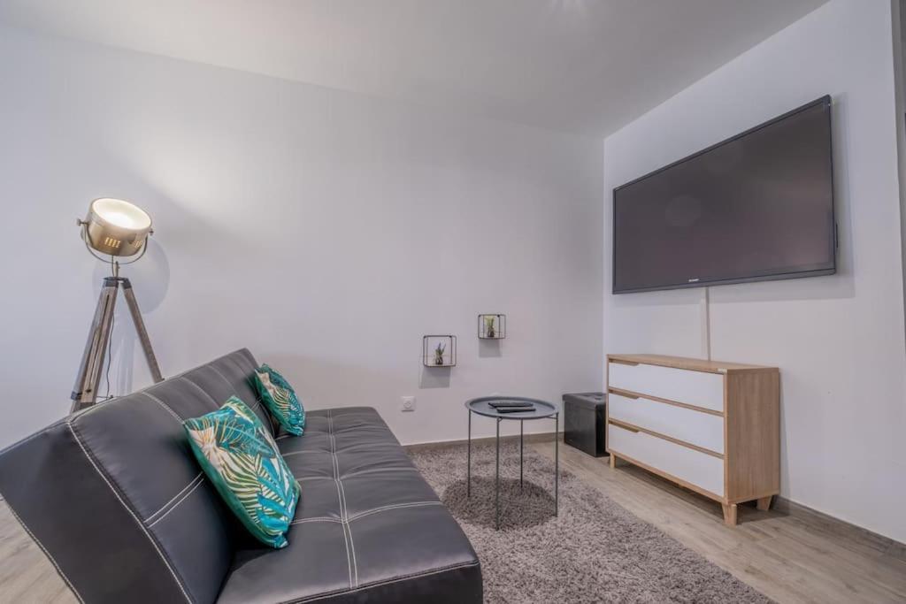 Le Trianon - Parking Prive Lägenhet Reims Exteriör bild